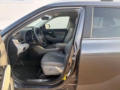 2023 Toyota Highlander Hybrid XLE