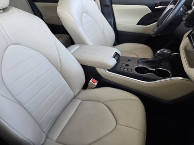 2024 Toyota Highlander Hybrid XLE