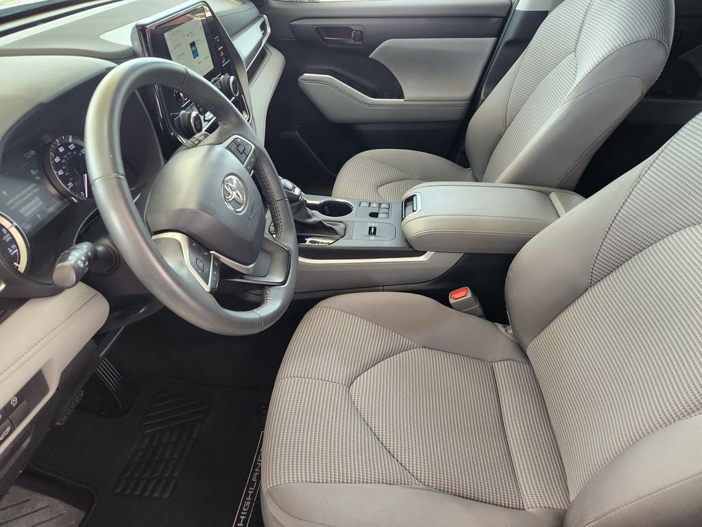 2024 Toyota Highlander LE