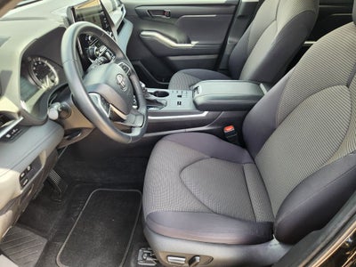 2025 Toyota Highlander LE