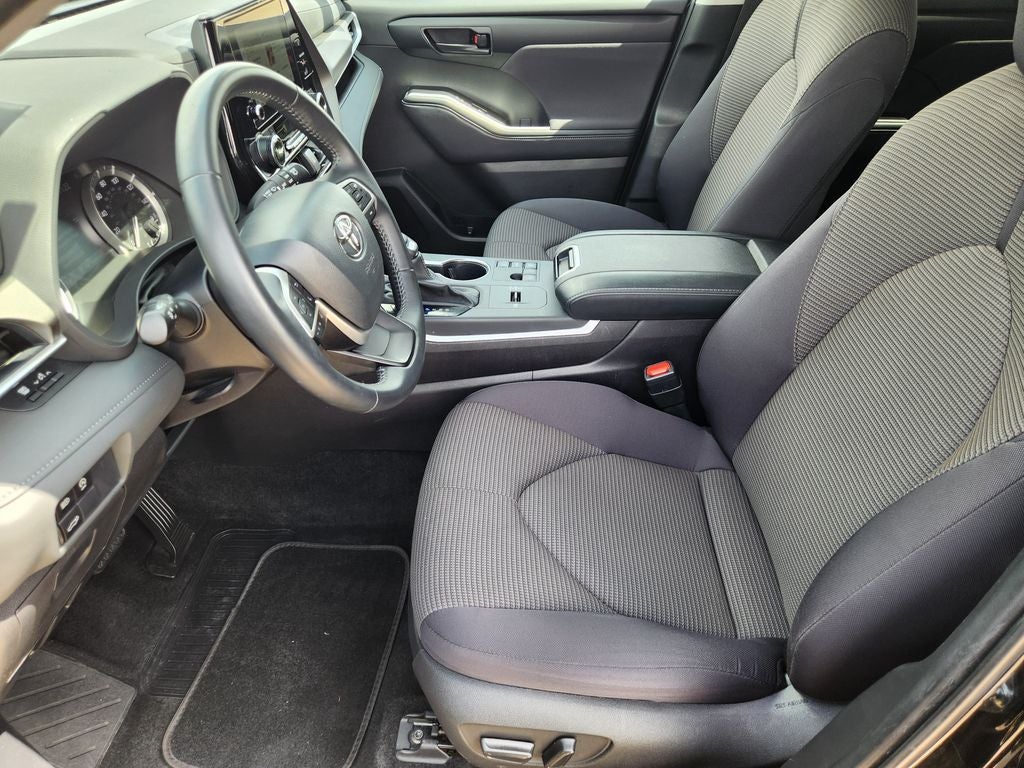 2025 Toyota Highlander LE