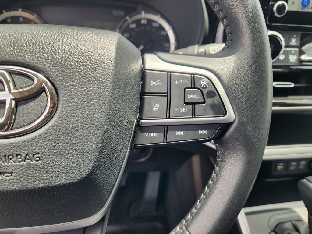 2025 Toyota Highlander LE