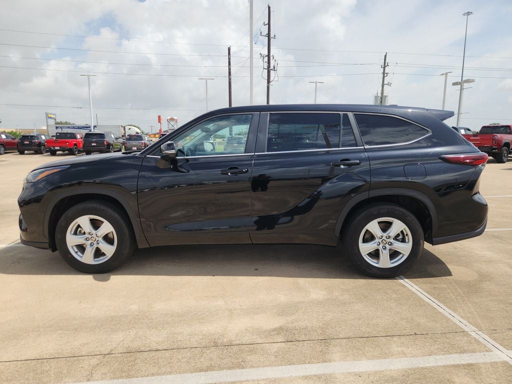 2025 Toyota Highlander LE