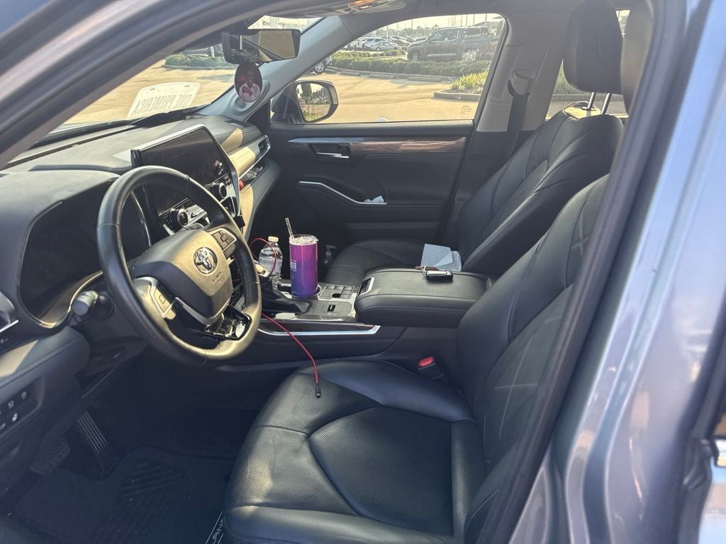 2023 Toyota Highlander Platinum