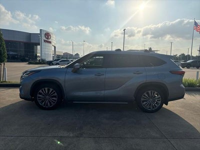 2023 Toyota Highlander Platinum