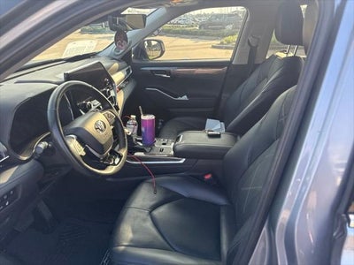 2023 Toyota Highlander Platinum
