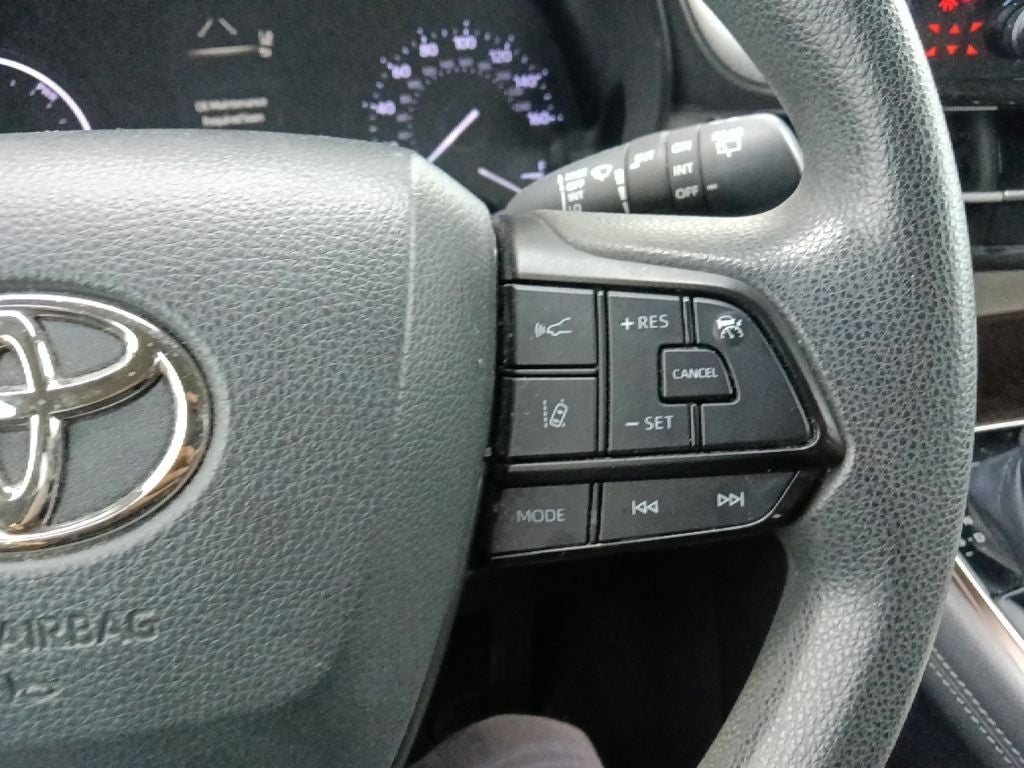 2022 Toyota Sienna LE 8 Passenger
