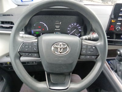 2022 Toyota Sienna LE 8 Passenger