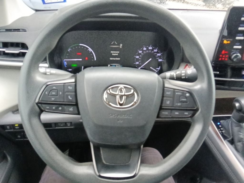 2022 Toyota Sienna LE 8 Passenger