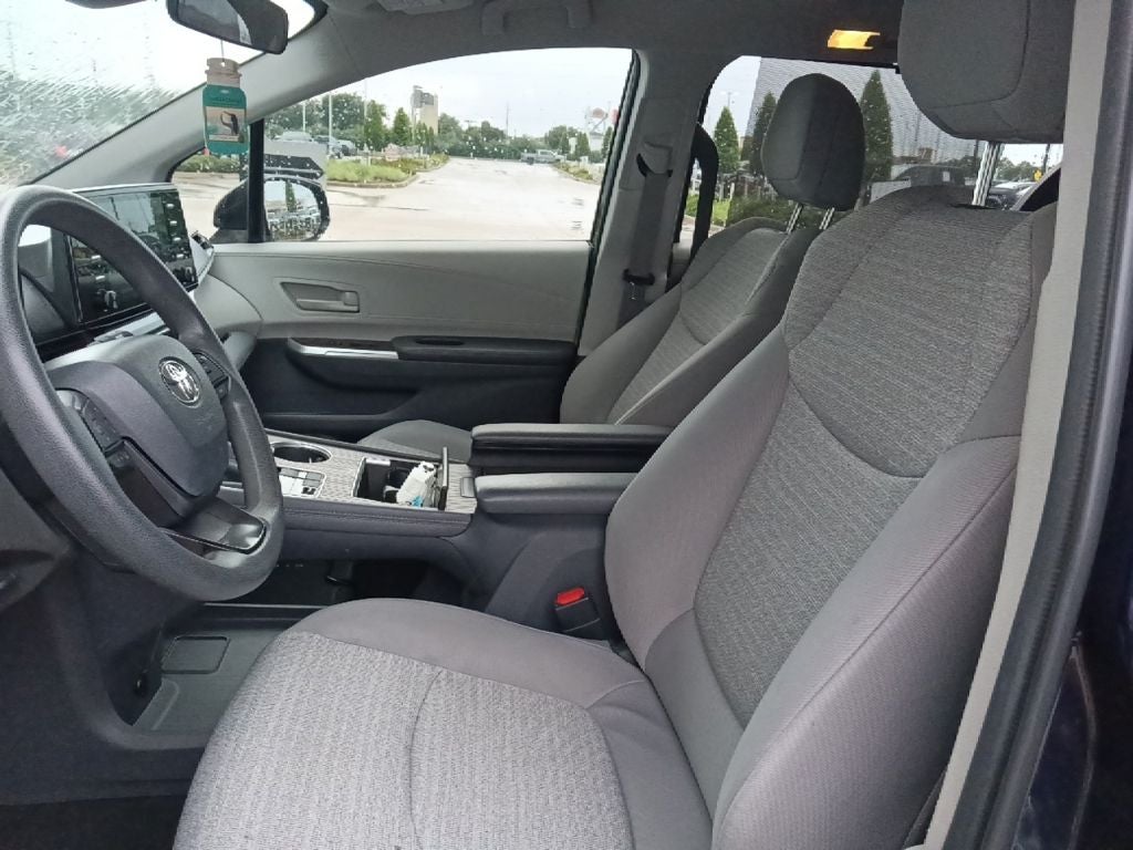 2022 Toyota Sienna LE 8 Passenger