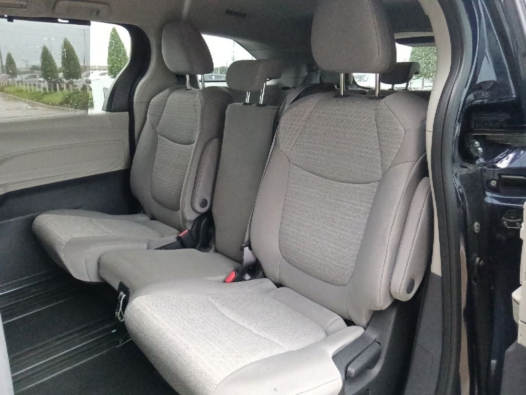 2022 Toyota Sienna LE 8 Passenger