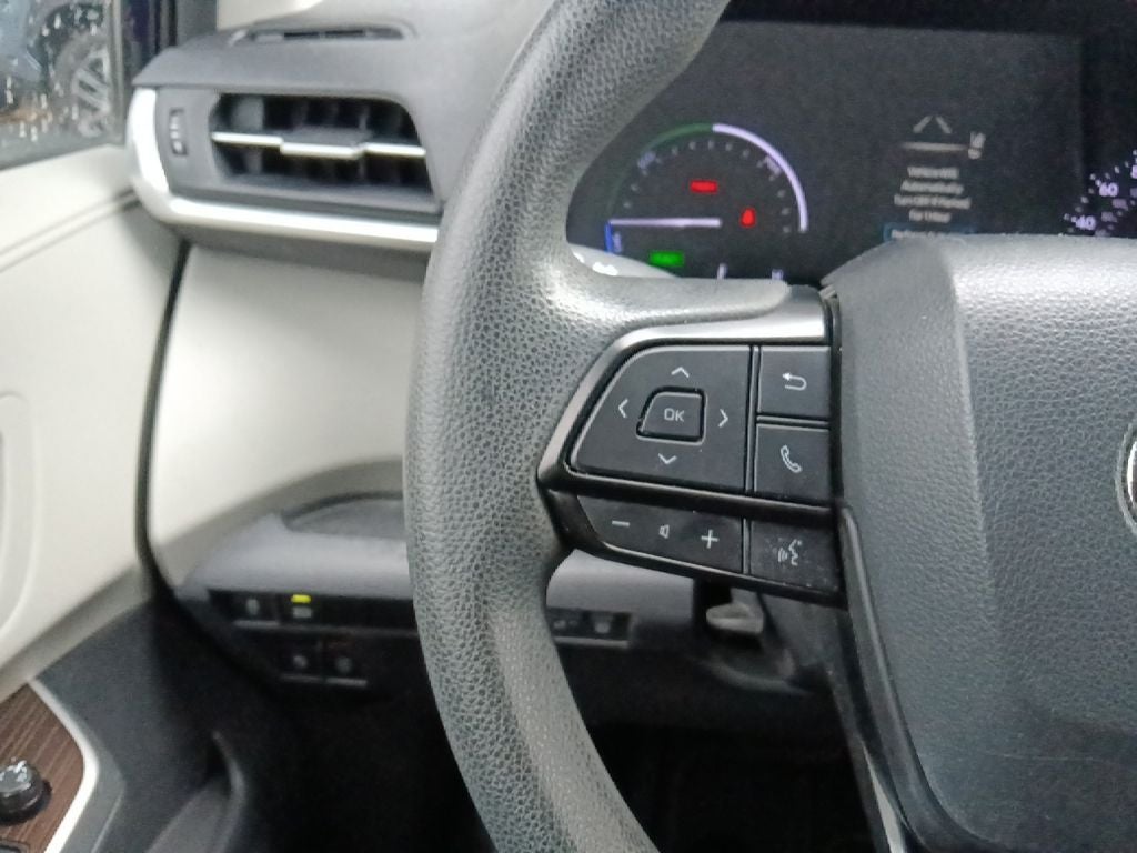 2022 Toyota Sienna LE 8 Passenger
