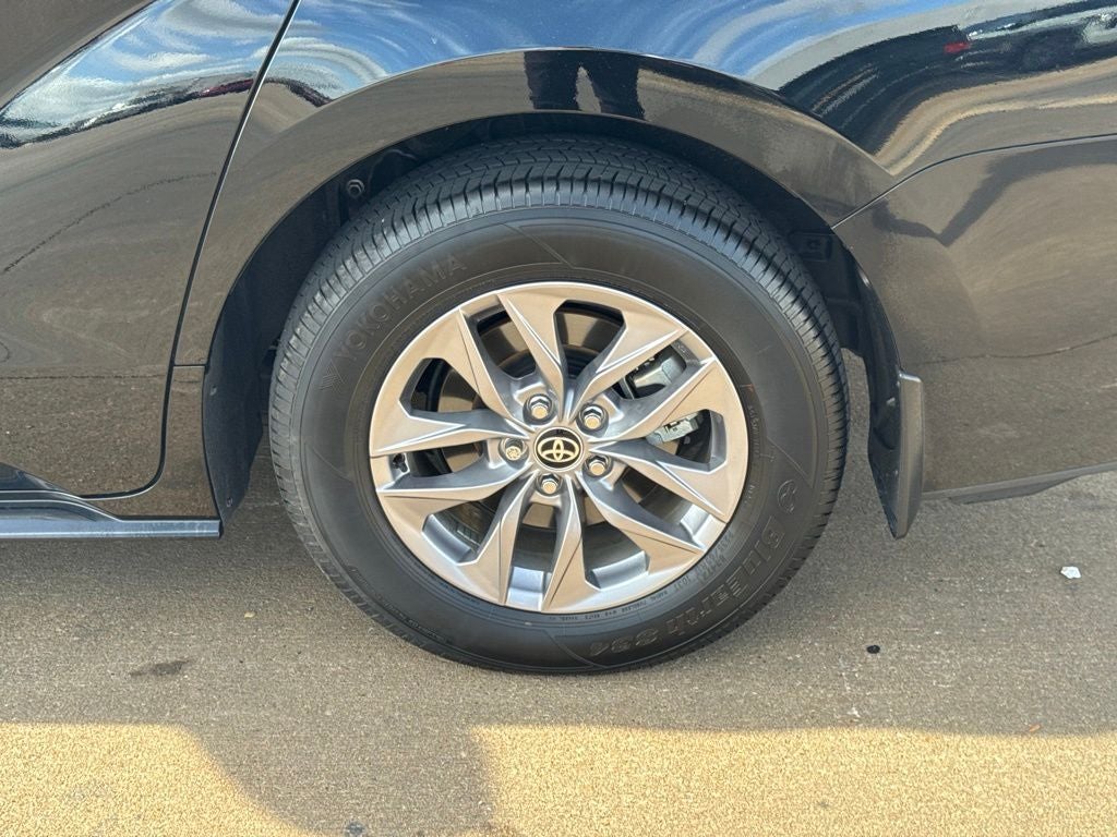 2026 Toyota Sienna LE 8 Passenger