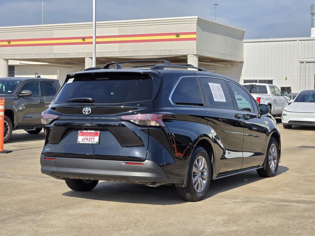 2026 Toyota Sienna LE 8 Passenger