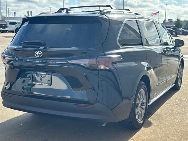 2026 Toyota Sienna LE 8 Passenger