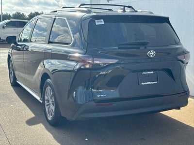 2026 Toyota Sienna LE 8 Passenger