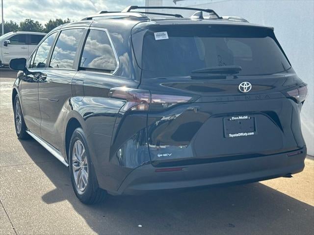 2026 Toyota Sienna LE 8 Passenger