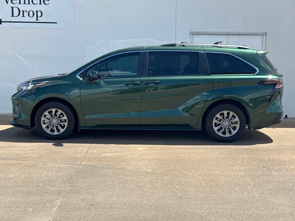 2026 Toyota Sienna LE 8 Passenger