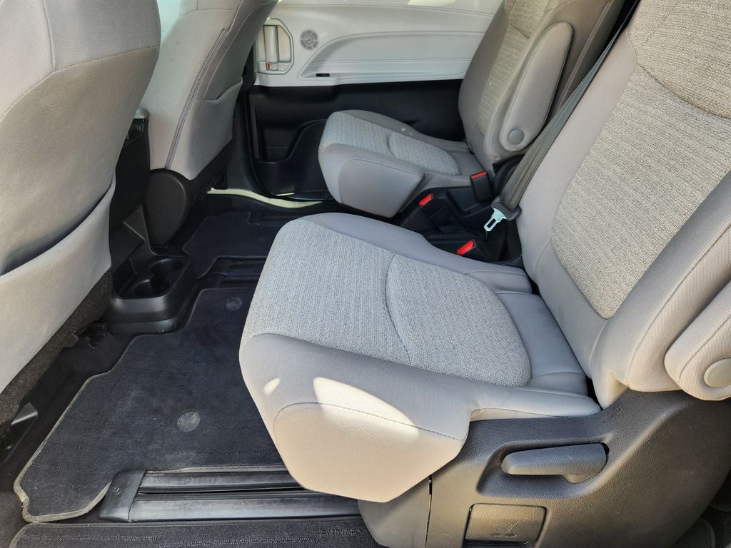 2026 Toyota Sienna LE 8 Passenger