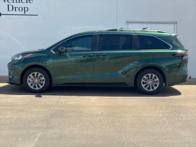 2026 Toyota Sienna LE 8 Passenger