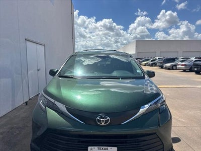 2026 Toyota Sienna LE 8 Passenger