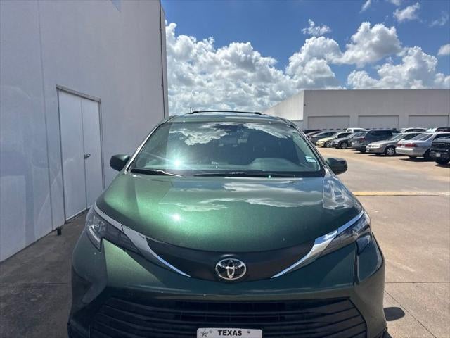 2026 Toyota Sienna LE 8 Passenger