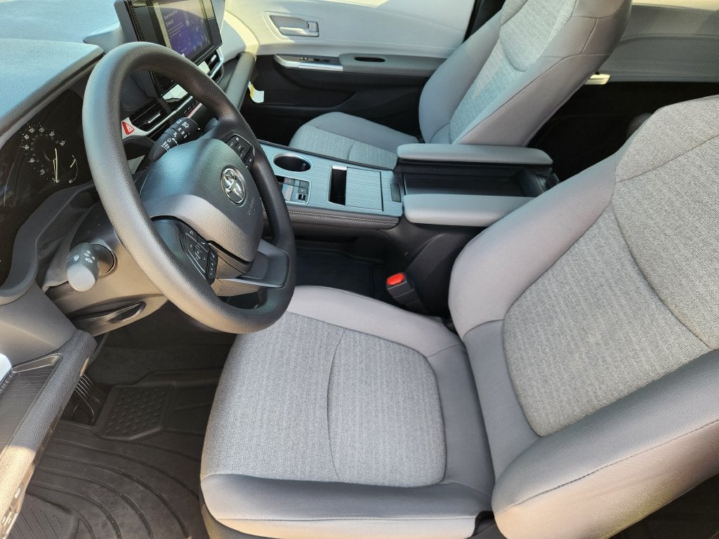 2026 Toyota Sienna LE 8 Passenger