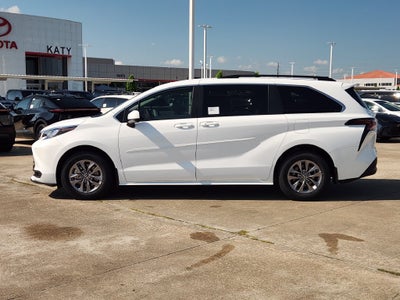 2026 Toyota Sienna LE 8 Passenger