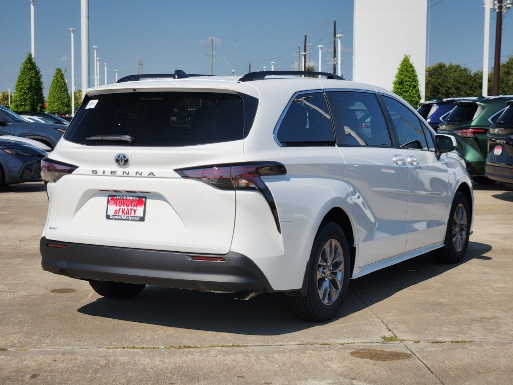 2026 Toyota Sienna LE 8 Passenger