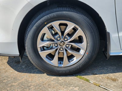 2026 Toyota Sienna LE 8 Passenger