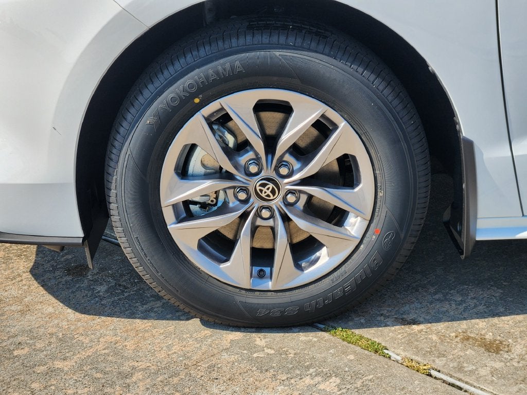 2026 Toyota Sienna LE 8 Passenger