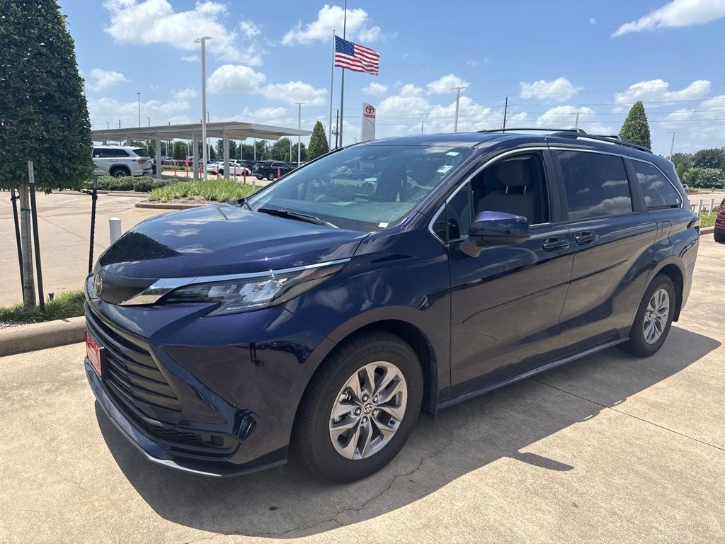 2026 Toyota Sienna LE 8 Passenger