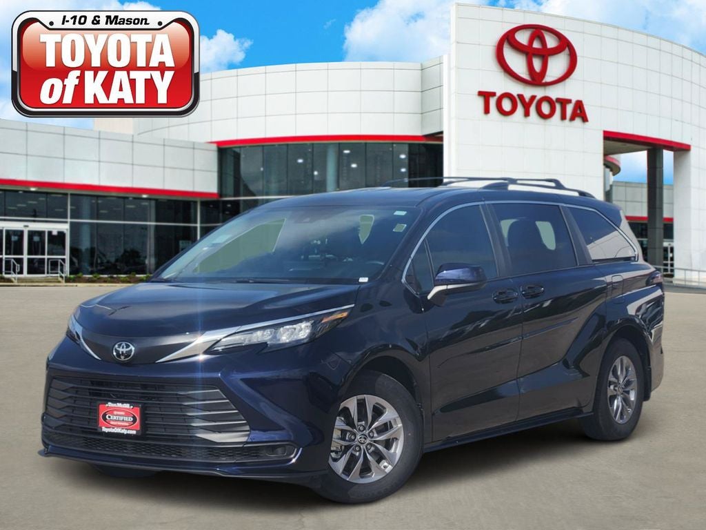 2026 Toyota Sienna LE 8 Passenger