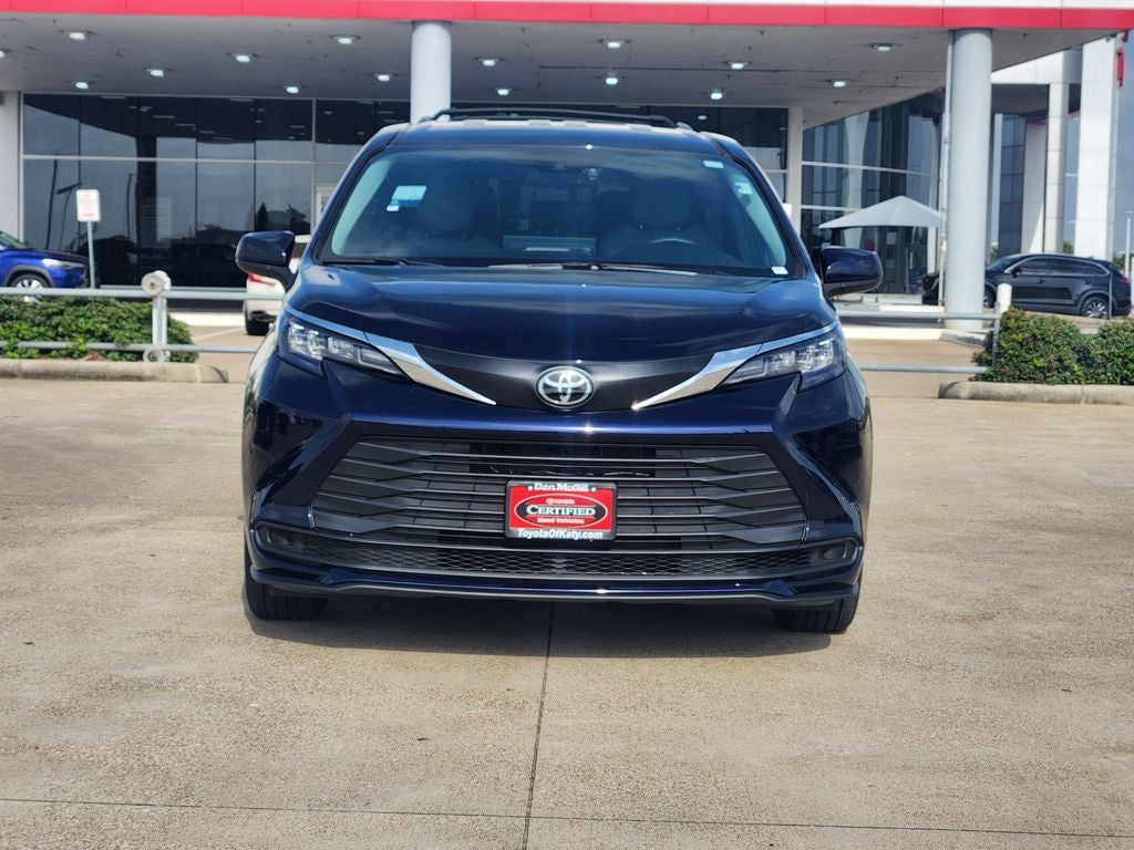 2026 Toyota Sienna LE 8 Passenger