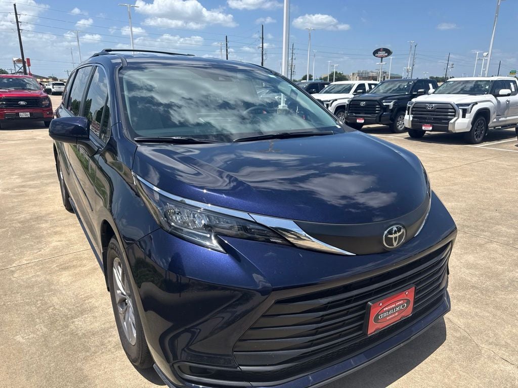 2026 Toyota Sienna LE 8 Passenger