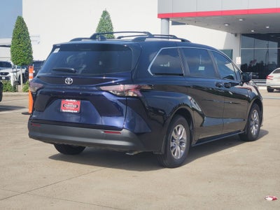 2026 Toyota Sienna LE 8 Passenger
