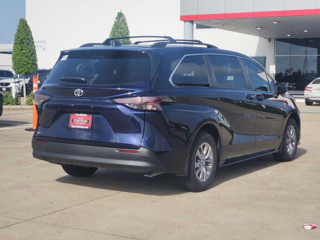 2026 Toyota Sienna LE 8 Passenger