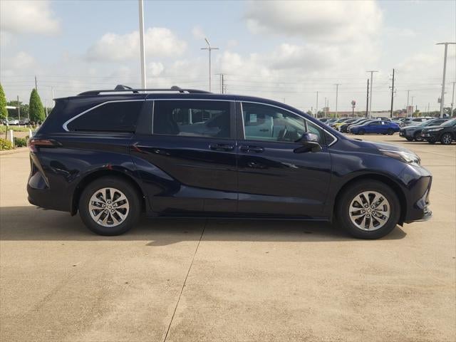 2026 Toyota Sienna LE 8 Passenger