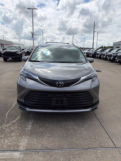 2026 Toyota Sienna LE 8 Passenger