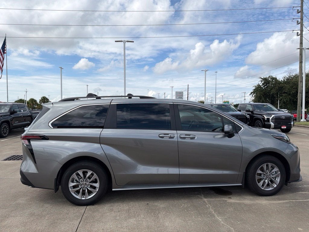 2026 Toyota Sienna LE 8 Passenger