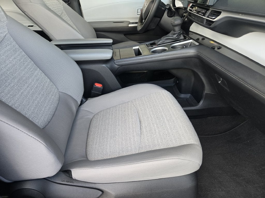 2026 Toyota Sienna LE 8 Passenger