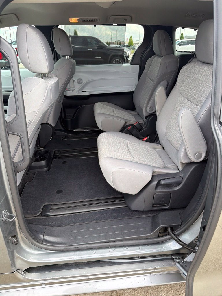 2026 Toyota Sienna LE 8 Passenger