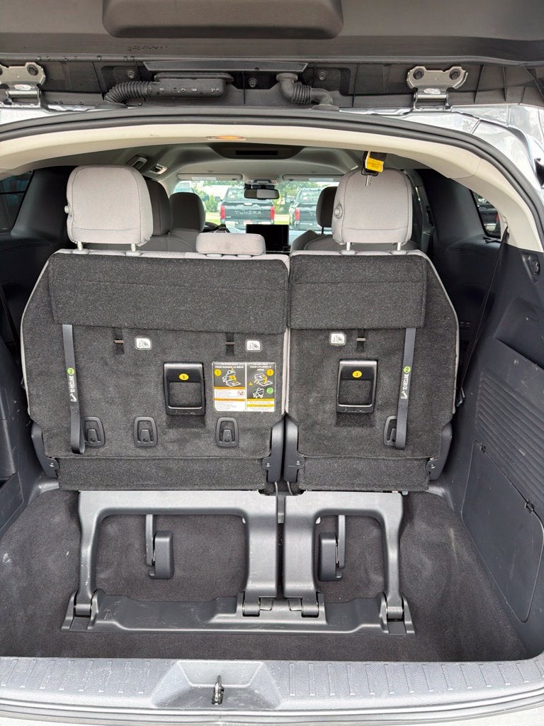 2026 Toyota Sienna LE 8 Passenger