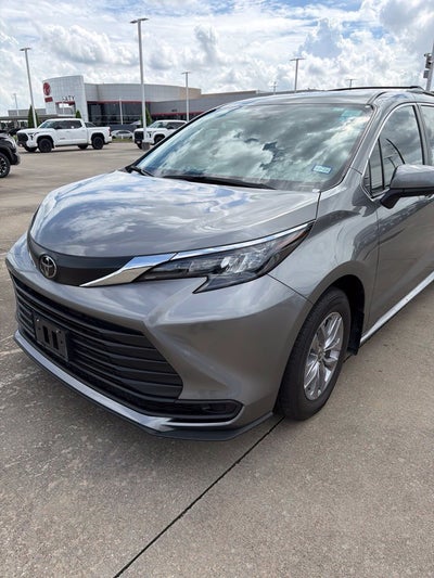 2026 Toyota Sienna LE 8 Passenger