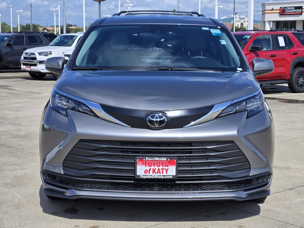 2026 Toyota Sienna LE 8 Passenger