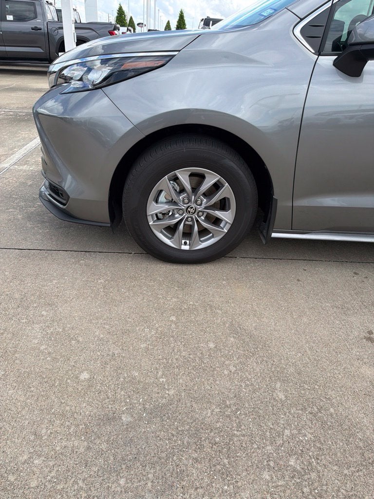 2026 Toyota Sienna LE 8 Passenger