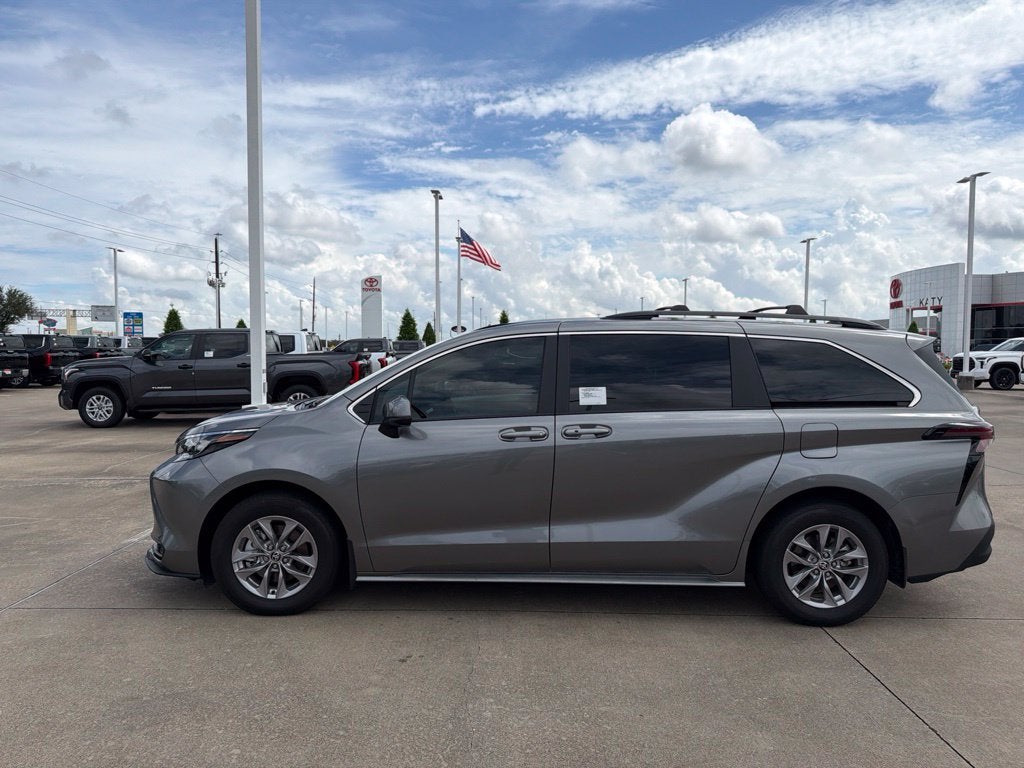 2026 Toyota Sienna LE 8 Passenger