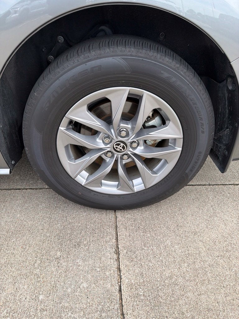 2026 Toyota Sienna LE 8 Passenger