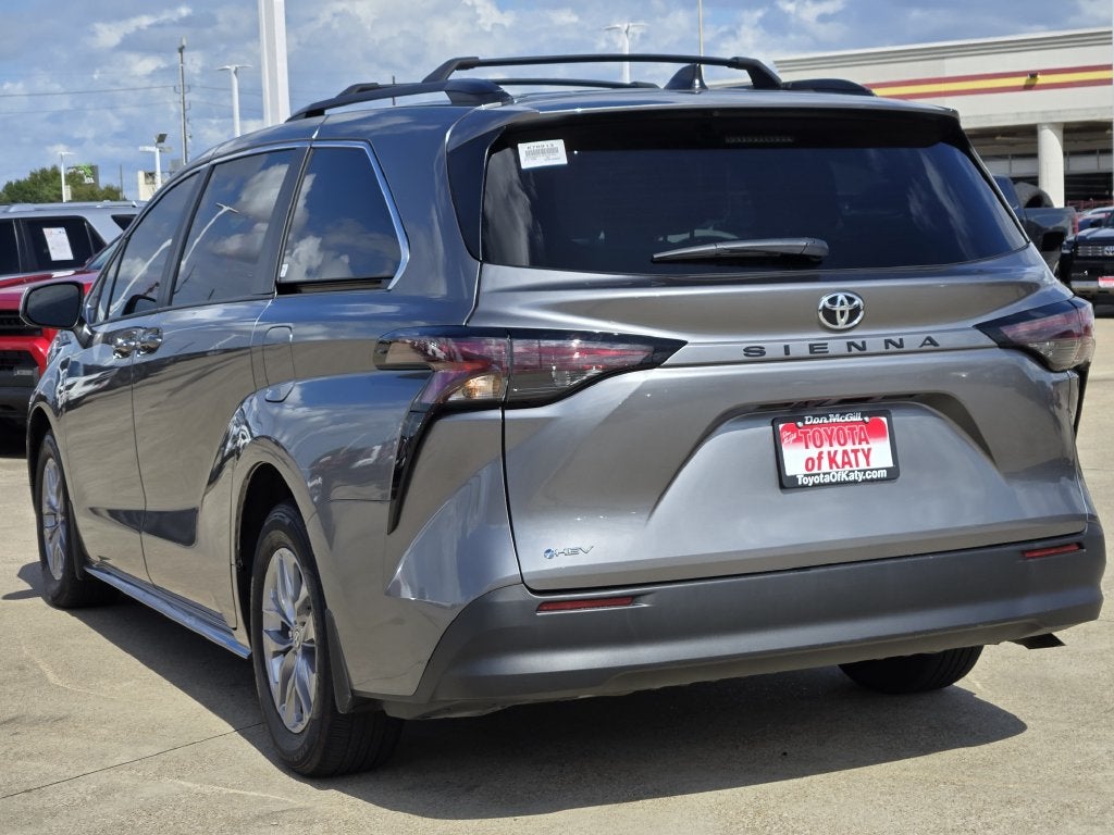 2026 Toyota Sienna LE 8 Passenger