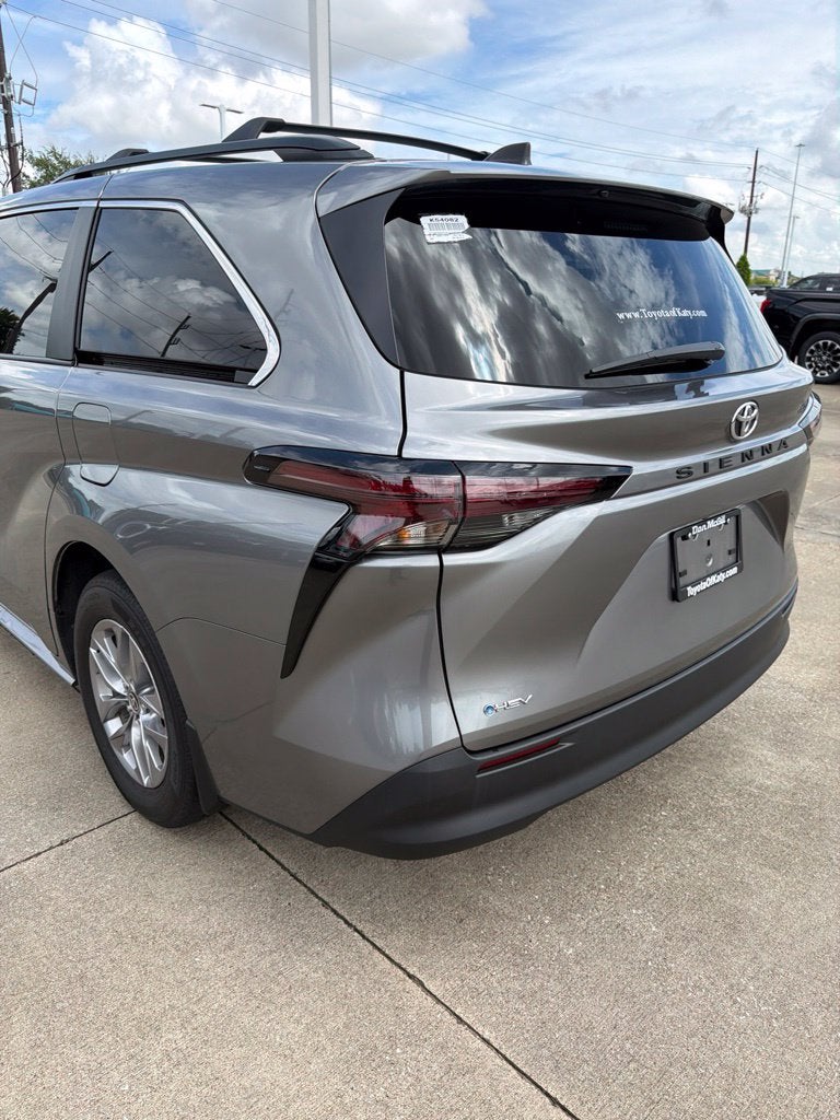2026 Toyota Sienna LE 8 Passenger